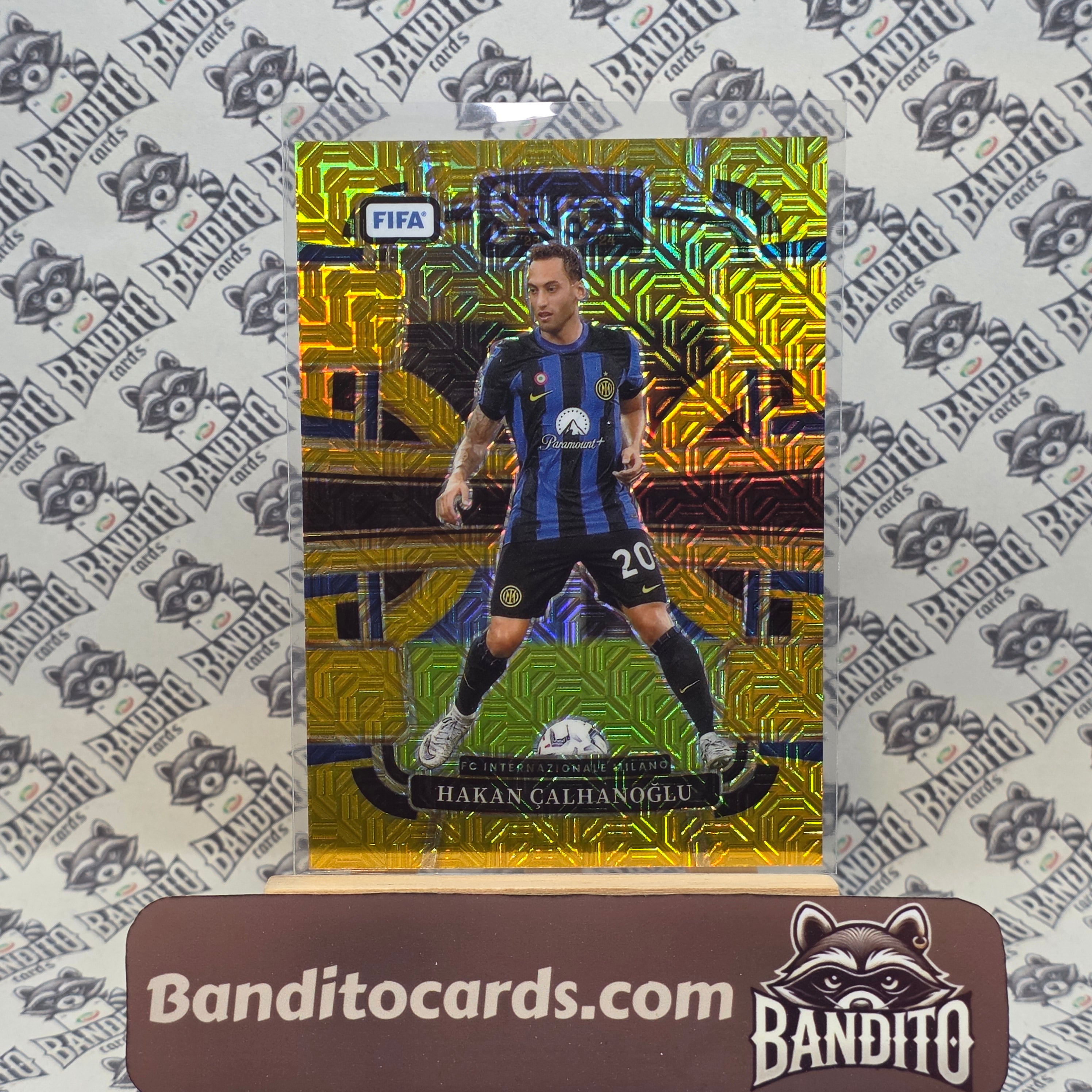 2023-24 Panini Select Fifa Hakan Calhanoglu /10 Gold Mojo - Inter